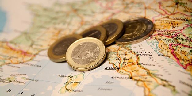 Euro som ligger på et europakart. Foto