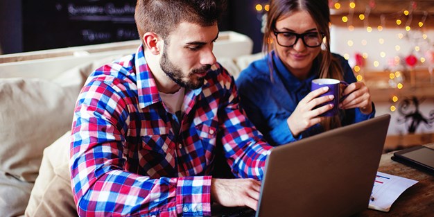 Two persons in front of a computer. Photo