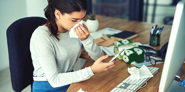 A cold person uses a smartphone. Photo