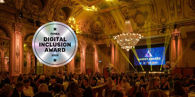 Sigill med text Funka Digital Inclusion Award 2023. Foto av Spegelsalen på Grand Hotell. Loggor av Dagens industri och Market.