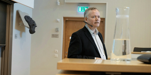 Stefan Johansson föreläser på KTH. Fotografi