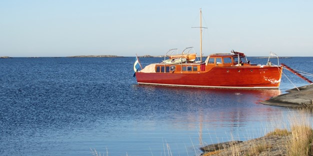 En båt i Stockholms yttre skärgård. Foto